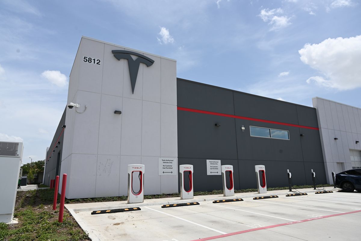 Tesla service center exterior, Fort Worth
